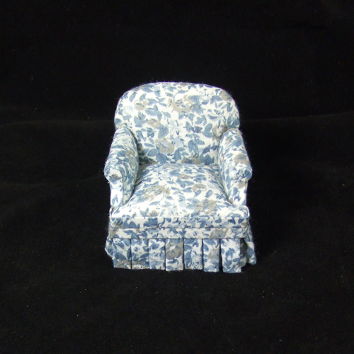 CA084-01 White and Blue flower Single Sofa in 1" scale