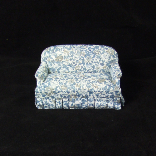 CA084-02 White and Blue flower Double or Love Sofa in 1" scale